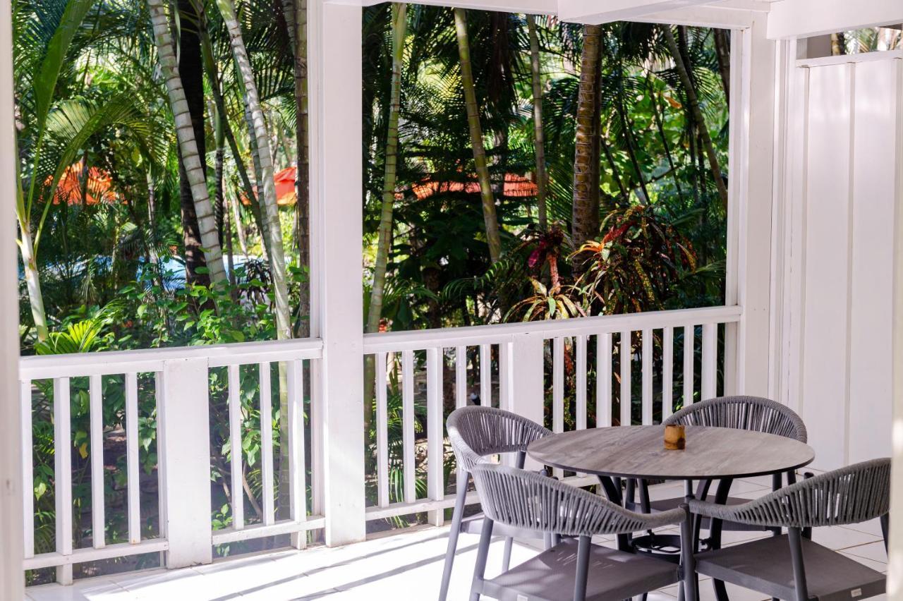 Paradise Beach Hotel & Resort West Bay Exterior photo