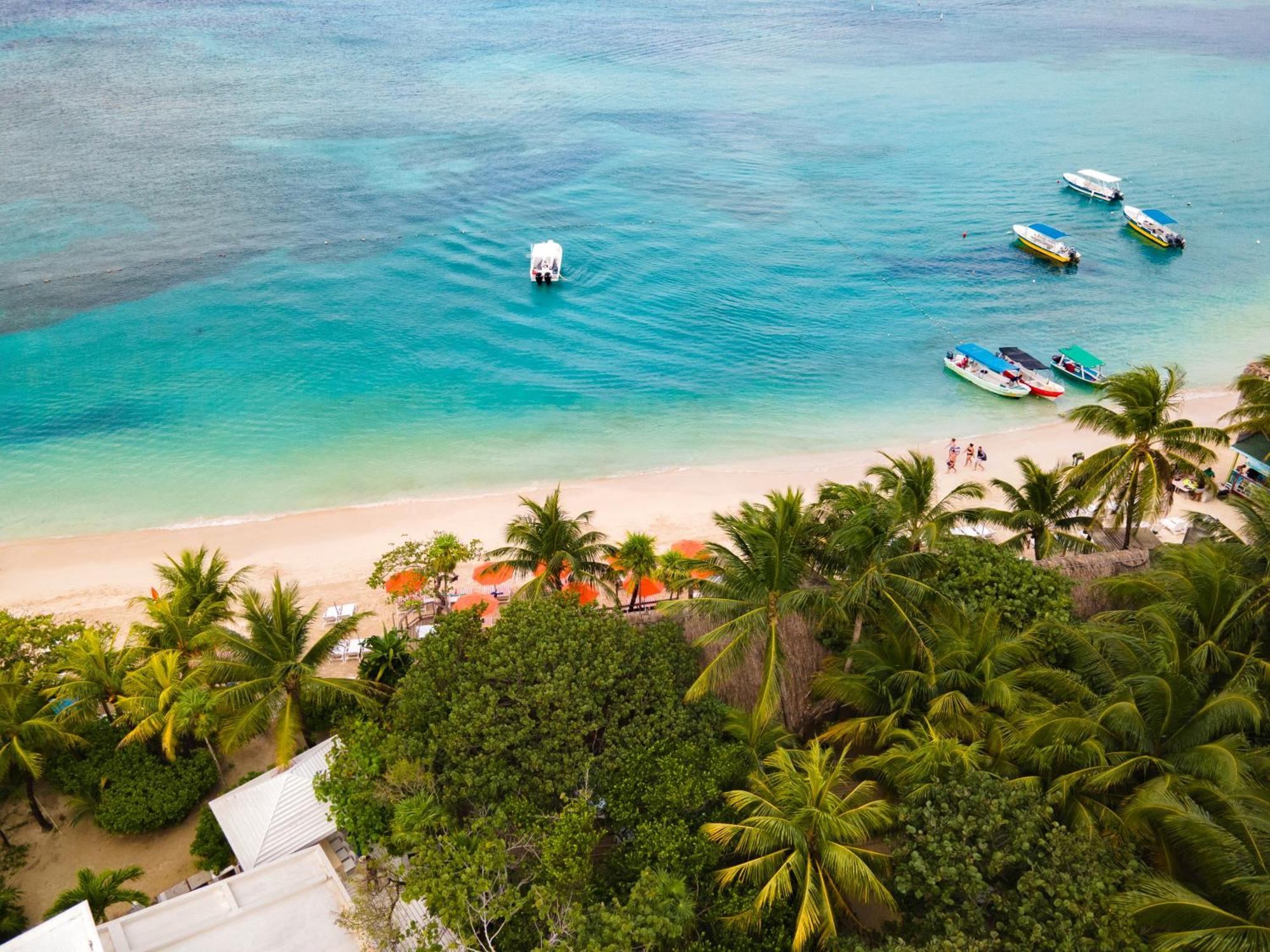 Paradise Beach Hotel & Resort West Bay Exterior photo