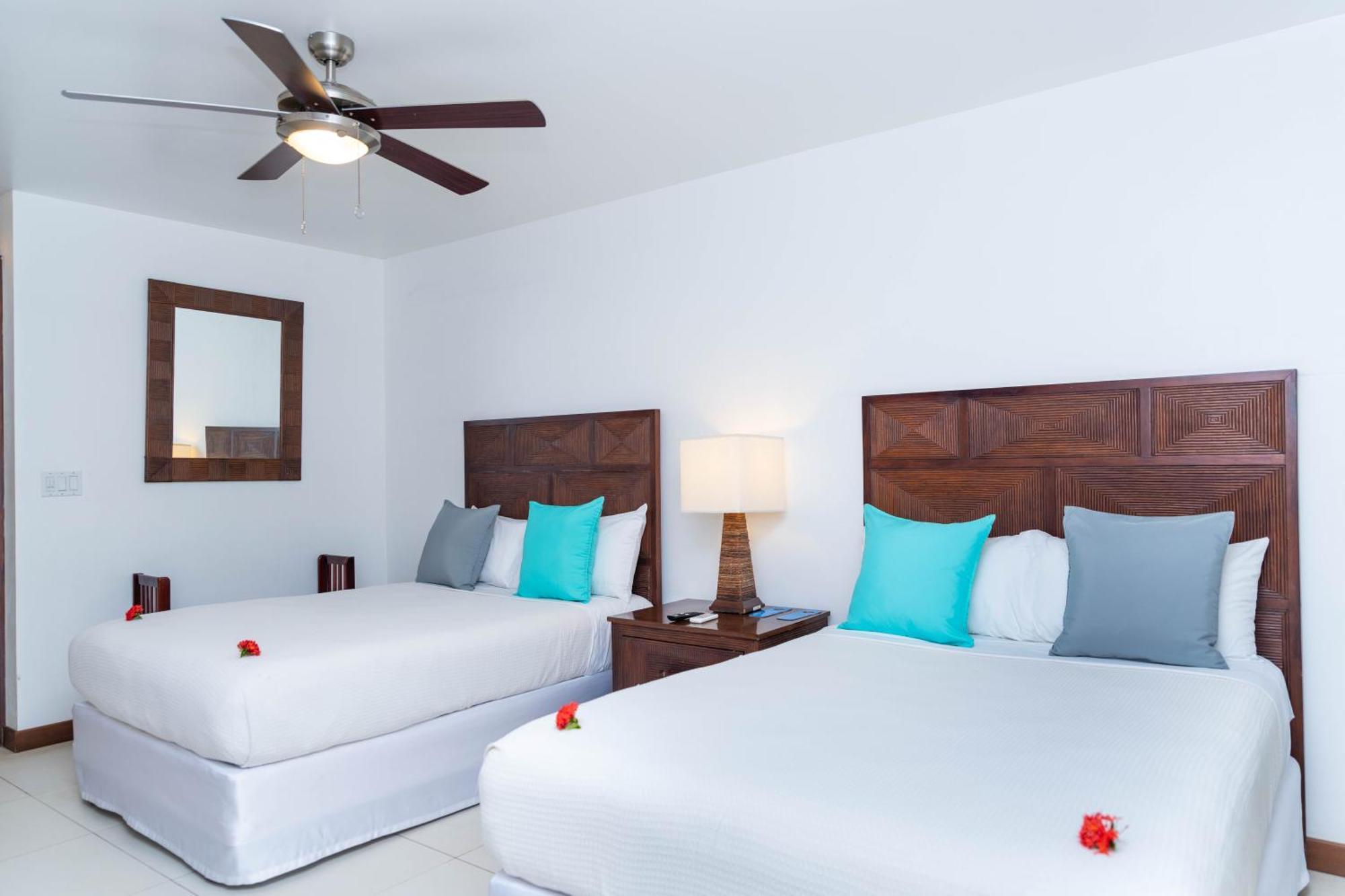Paradise Beach Hotel & Resort West Bay Room photo